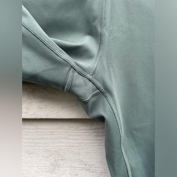 Lululemon Wunder Under High-Rise 1/2 Tight - Picture 7 of 10